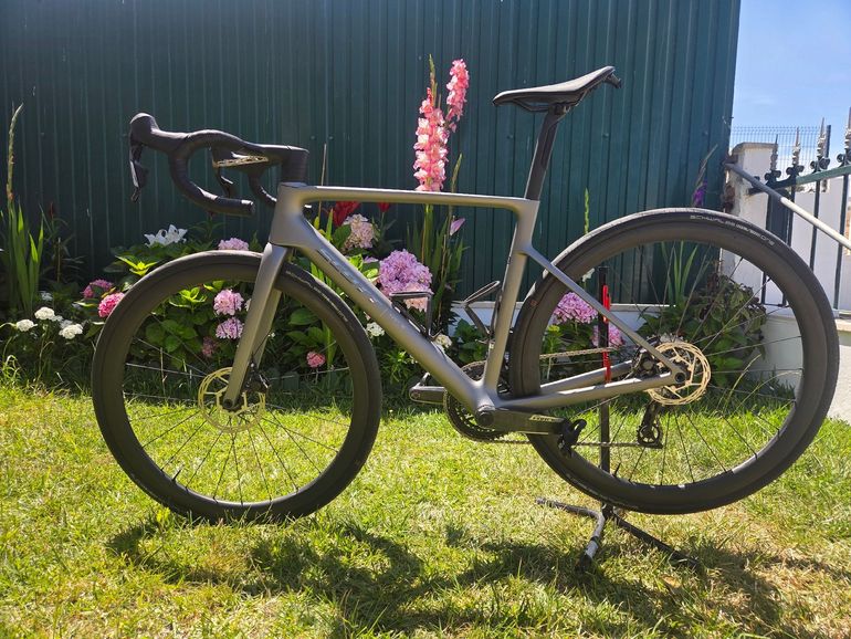 Used Scott Addict SRAM Force eTap AXS 2026 Road & Gravel — image 2 of 6