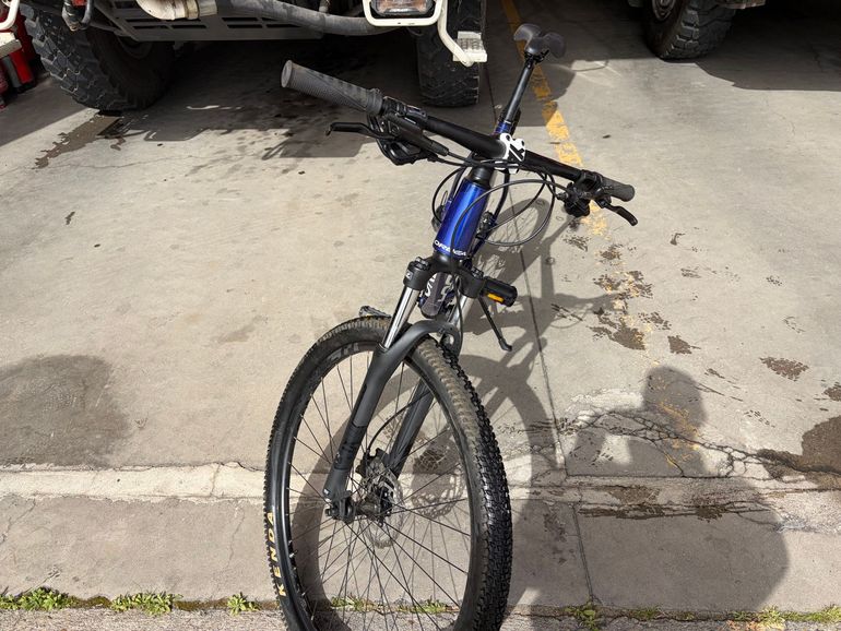 Used Orbea ONNA 50 2023 2023 Mountainbike, Blue, 27.5, 29 — image 1 of 8