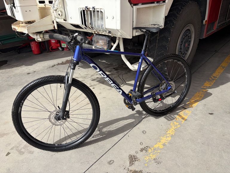Used Orbea ONNA 50 2023 2023 Mountainbike, Blue, 27.5, 29 — image 6 of 8