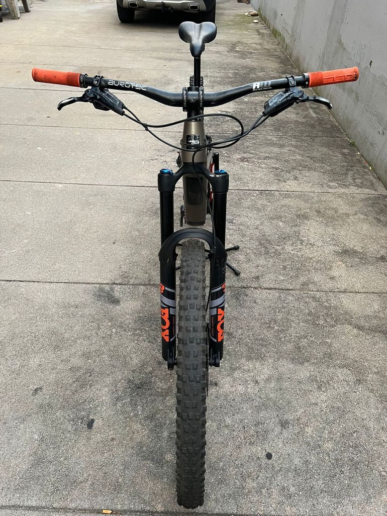 Used Santa Cruz Megatower S / Carbon C 2024 2024 Mountainbike, Light Gray, 29 — image 4 of 5
