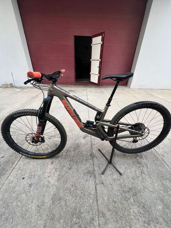 Used Santa Cruz Megatower S / Carbon C 2024 2024 Mountainbike, Light Gray, 29 — image 2 of 5