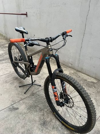 Used Santa Cruz Megatower S / Carbon C 2024 2024 Mountainbike, Light Gray, 29 — image 5 of 5