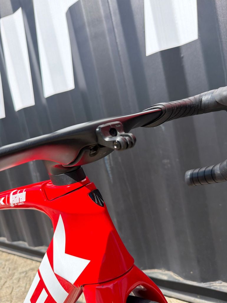 Used Trek Madone SLR 6 Disc 2019 2019 Road & Gravel — image 9 of 13