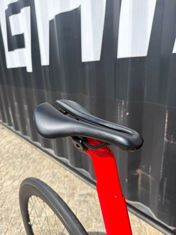 Used Trek Madone SLR 6 Disc 2019 2019 Road & Gravel — image 10 of 13