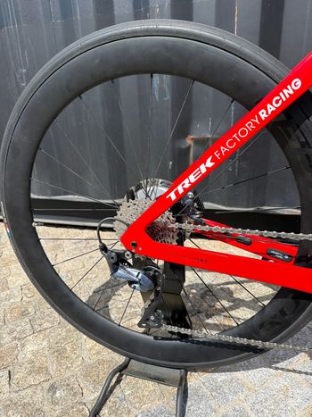 Used Trek Madone SLR 6 Disc 2019 2019 Road & Gravel — image 3 of 13