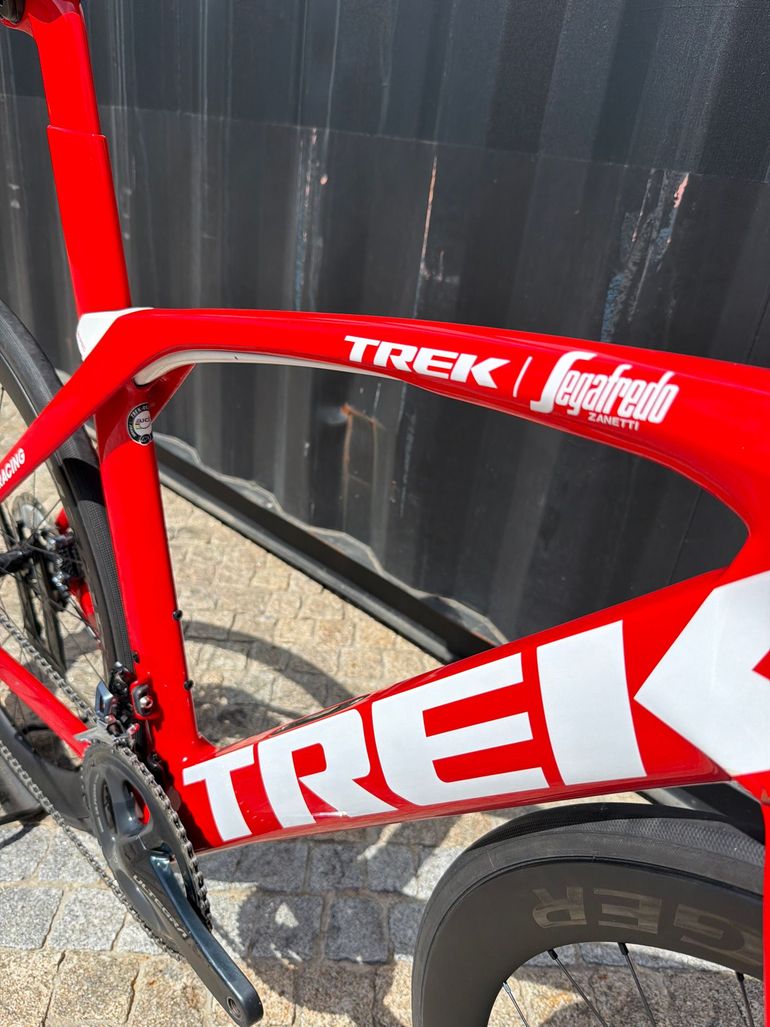Used Trek Madone SLR 6 Disc 2019 2019 Road & Gravel — image 5 of 13