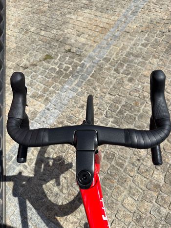 Used Trek Madone SLR 6 Disc 2019 2019 Road & Gravel — image 8 of 13