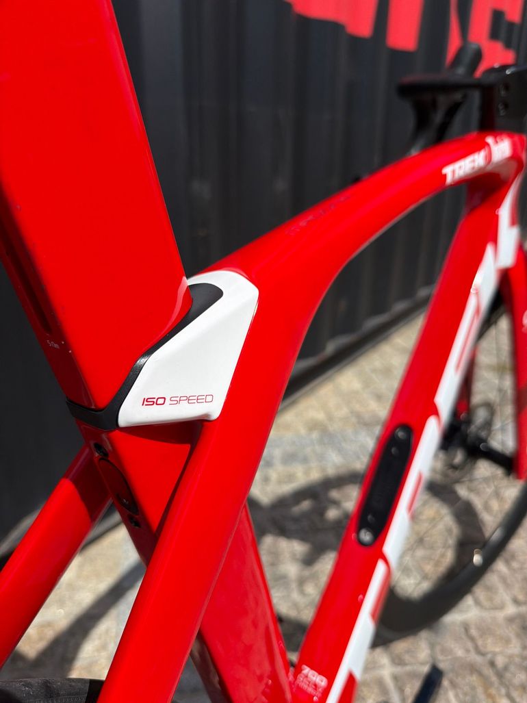 Used Trek Madone SLR 6 Disc 2019 2019 Road & Gravel — image 12 of 13