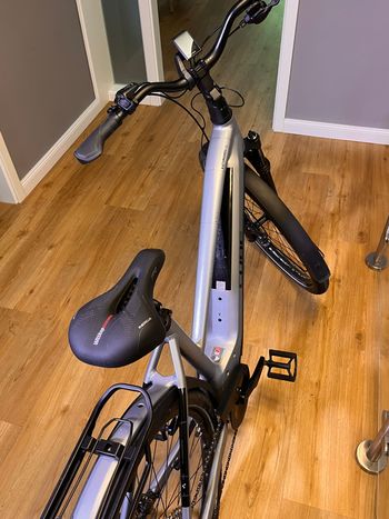 Used CUBE Kathmandu Shimano Deore XT 2022 Urban, Gris claro — image 2 of 8