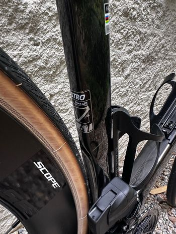 Used Factor Ostro SRAM Force eTap AXS 2025 Road & Gravel — image 8 of 9