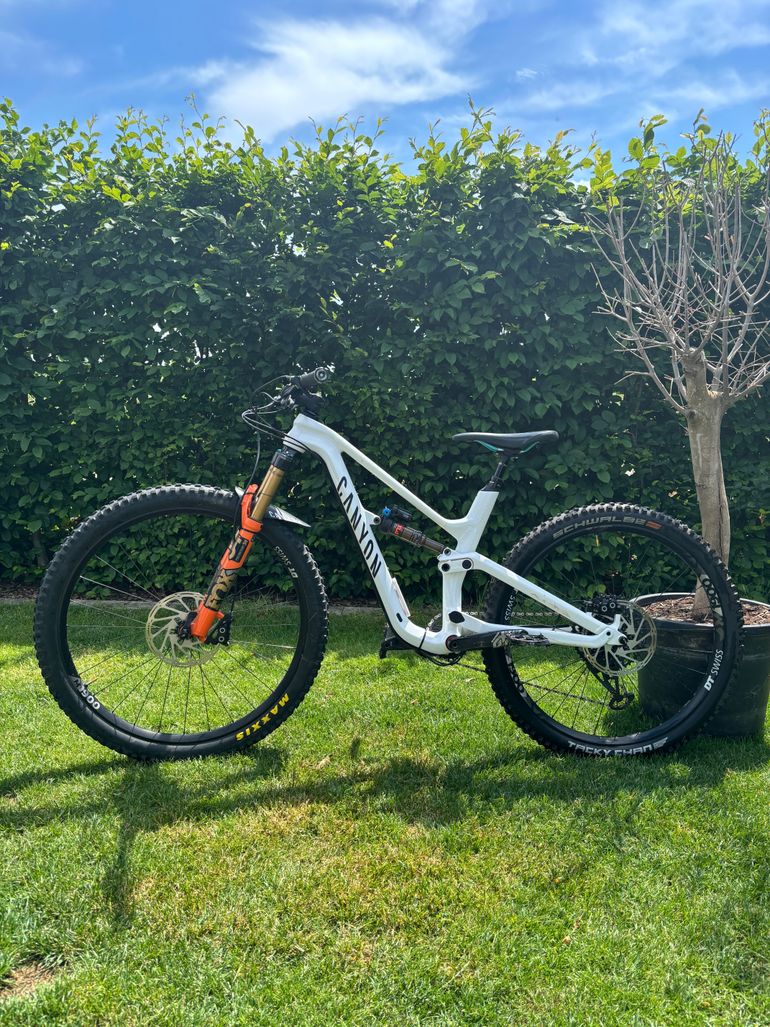 Used Canyon Spectral WMN CF 7.0 2020 2020 Mountainbike, White, 27.5 — image 1 of 7