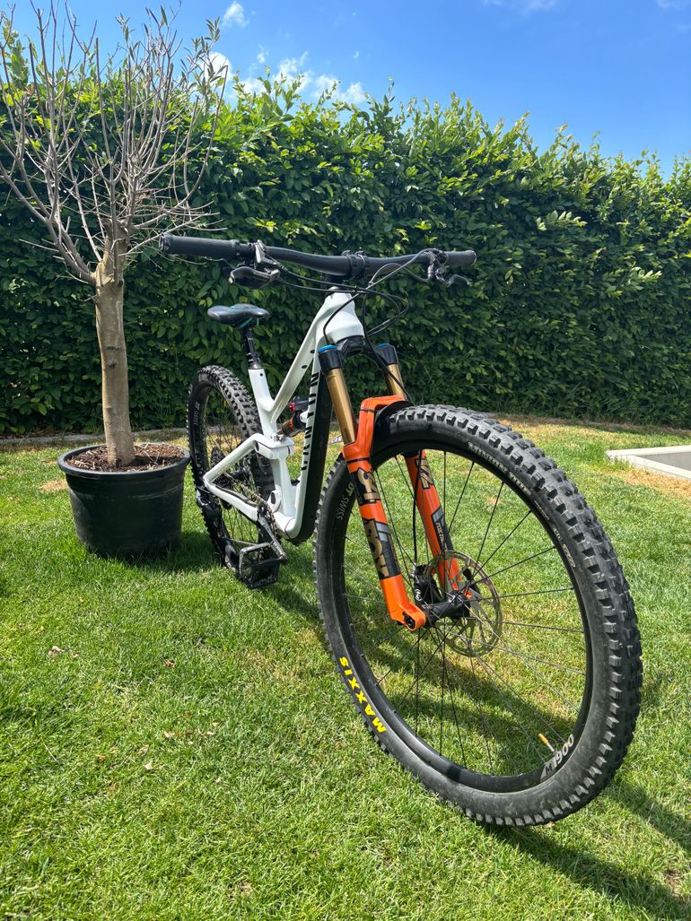 Used Canyon Spectral WMN CF 7.0 2020 2020 Mountainbike, White, 27.5 — image 3 of 7