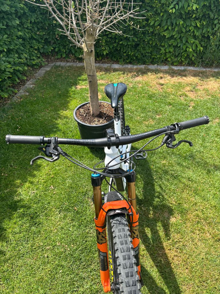 Used Canyon Spectral WMN CF 7.0 2020 2020 Mountainbike, White, 27.5 — image 4 of 7