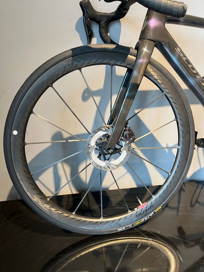 Scott Addict RC 10 2025 2025 Road & Gravel usato, Nero — immagine 7 di 12