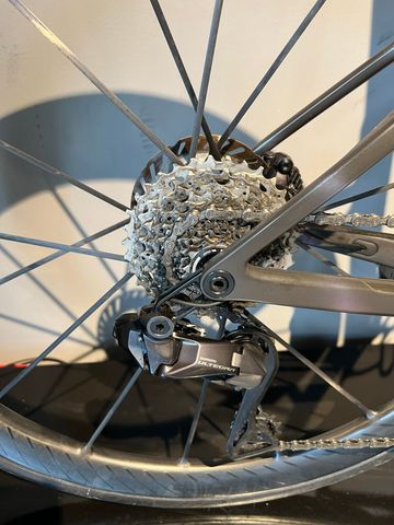 Scott Addict RC 10 2025 2025 Road & Gravel usato, Nero — immagine 3 di 12