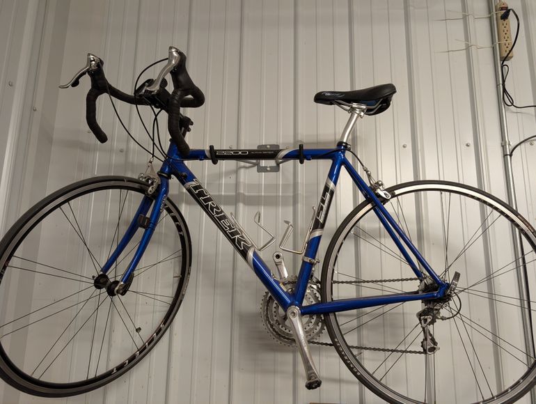 Used Trek 2200 2004 2004 Road & Gravel, Blue — image 1 of 3