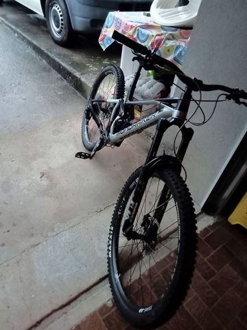 Używany Mondraker Superfoxy R 2021 2021 Mountainbike — zdjęcie 6 z 16