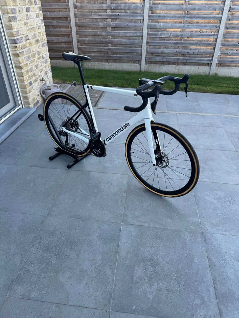 Used Cannondale SuperSix EVO Shimano 105 Di2 2024 Road & Gravel, Bianco — image 1 of 7