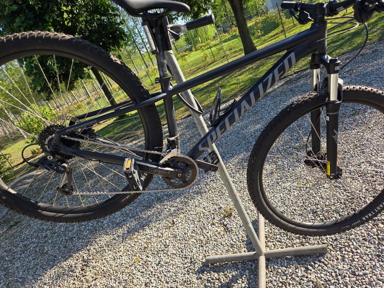 Used Specialized Rockhopper Sport 29 2022 2022 Mountainbike — image 1 of 9