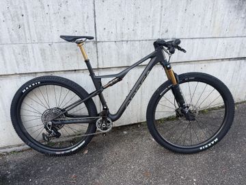Orbea OIZ M LTD 2025 2025 Mountainbike usato, Nero — immagine 1 di 17
