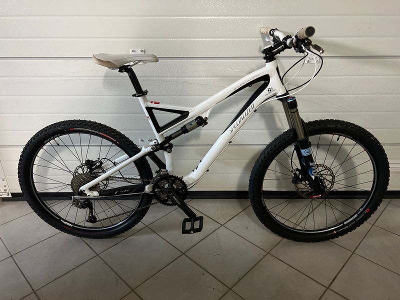 Gebrauchtes Specialized Stumpjumper SRAM X9 2009 Mountainbike, Weiß — Bild 1 von 10