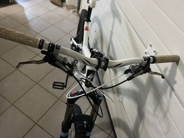 Gebrauchtes Specialized Stumpjumper SRAM X9 2009 Mountainbike, Weiß — Bild 5 von 10