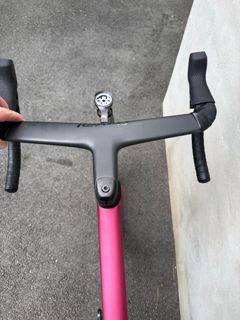 Used Specialized Tarmac SL8 Pro - SRAM Force eTAP AXS 2025 2025 Road & Gravel, Red — image 12 of 16