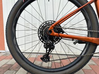 Used Giant Giant Fathom 29 1 2023 Mountainbike, Orange — image 9 of 11