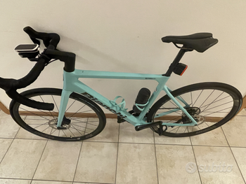 Used Bianchi Sprint 105 Di2 2024 2024 Road & Gravel, Azul — image 3 of 5
