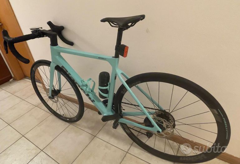 Used Bianchi Sprint 105 Di2 2024 2024 Road & Gravel, Azul — image 1 of 5
