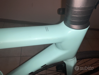 Used Bianchi Sprint 105 Di2 2024 2024 Road & Gravel, Azul — image 4 of 5