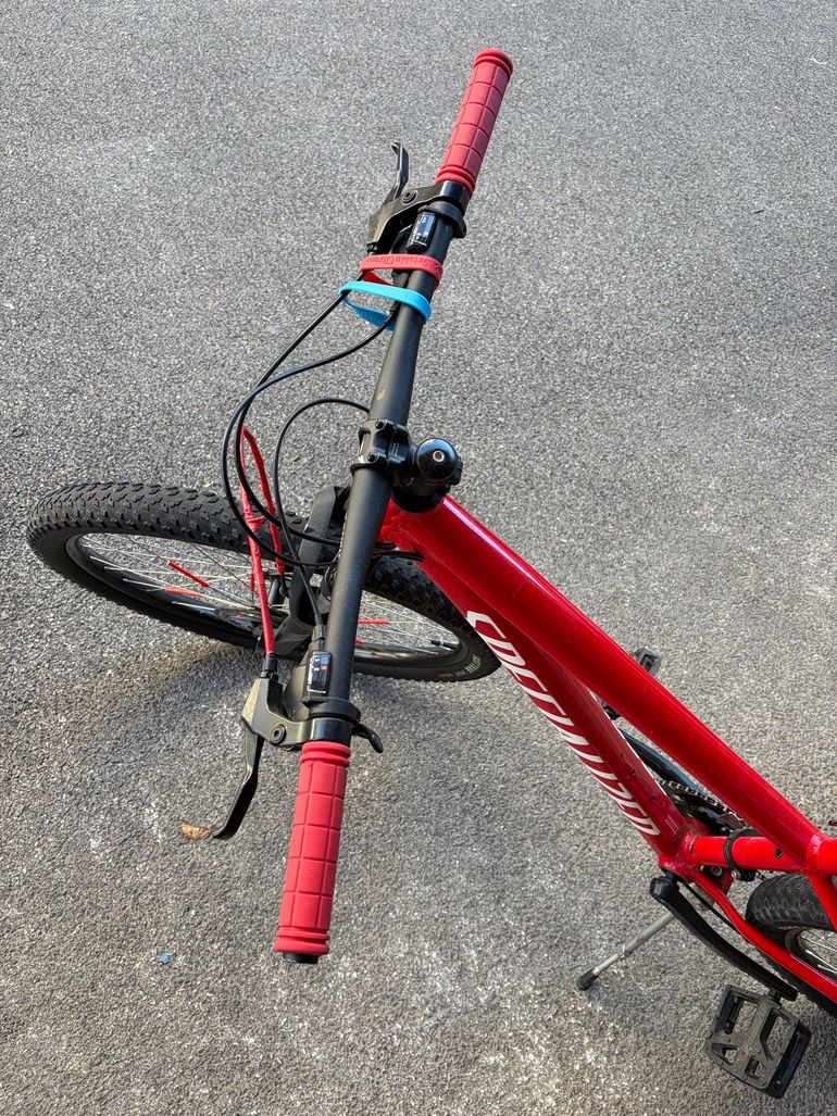 Used Specialized Rockhopper 27.5 2022 2022 Mountainbike — image 8 of 11