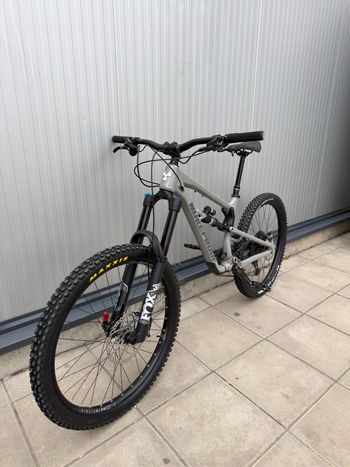 Used Nukeproof Mega Shimano Deore XT 2021 Mountainbike, Hellgrau — image 4 of 9