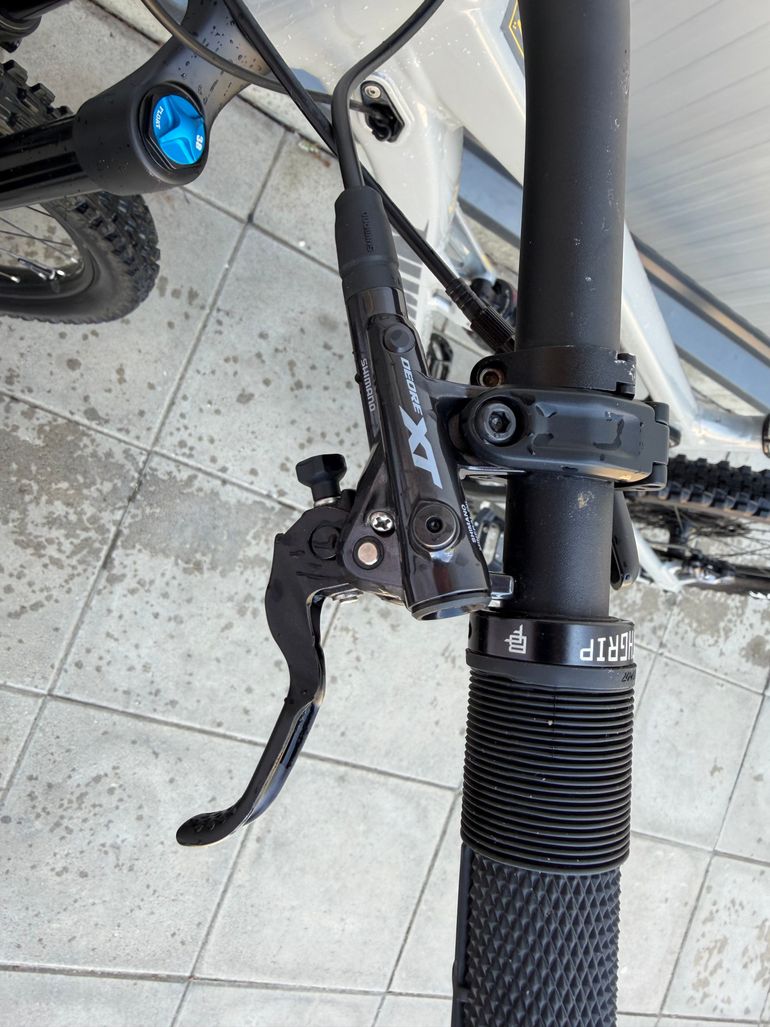 Used Nukeproof Mega Shimano Deore XT 2021 Mountainbike, Hellgrau — image 7 of 9