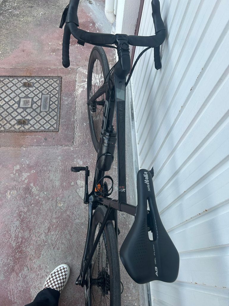 Used Focus IZALCO MAX DISC 8.7 2021 2021 Road & Gravel, Schwarz — image 2 of 7