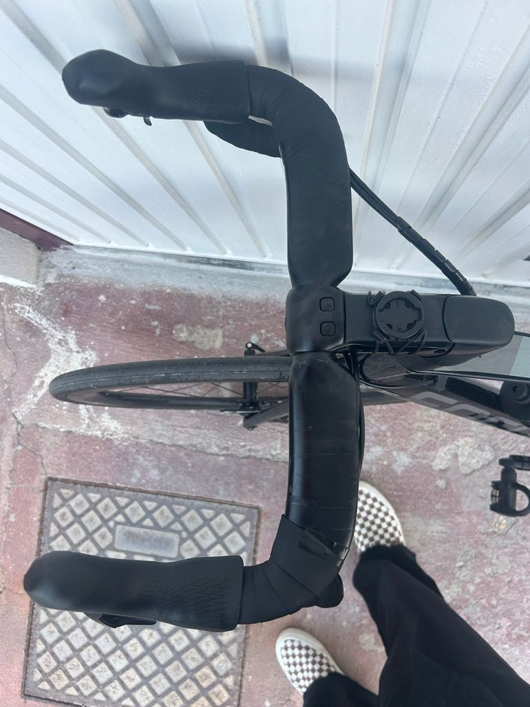 Used Focus IZALCO MAX DISC 8.7 2021 2021 Road & Gravel, Schwarz — image 6 of 7