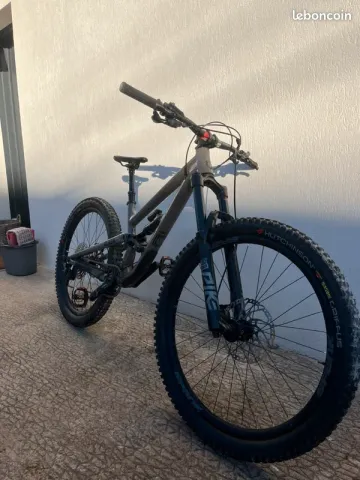 Käytetty Commencal Clash 2024 2024 Mountainbike — kuva 2 / 6