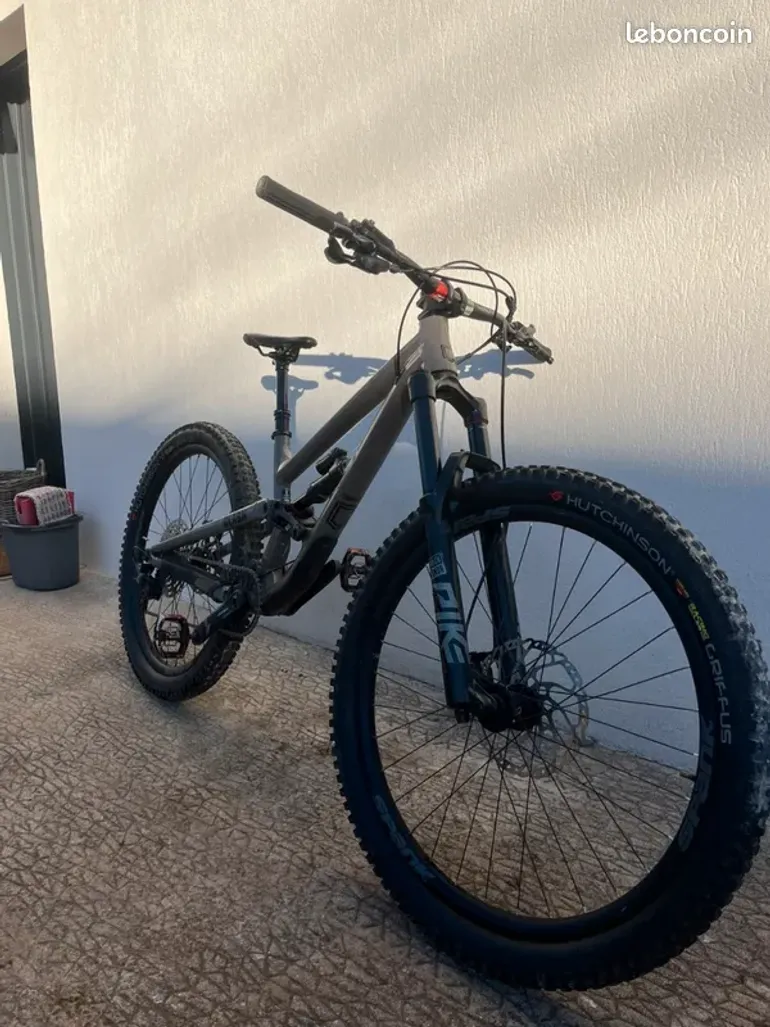 Used Commencal Commencal Clash 2024 2024 Mountainbike, Black — image 2 of 6