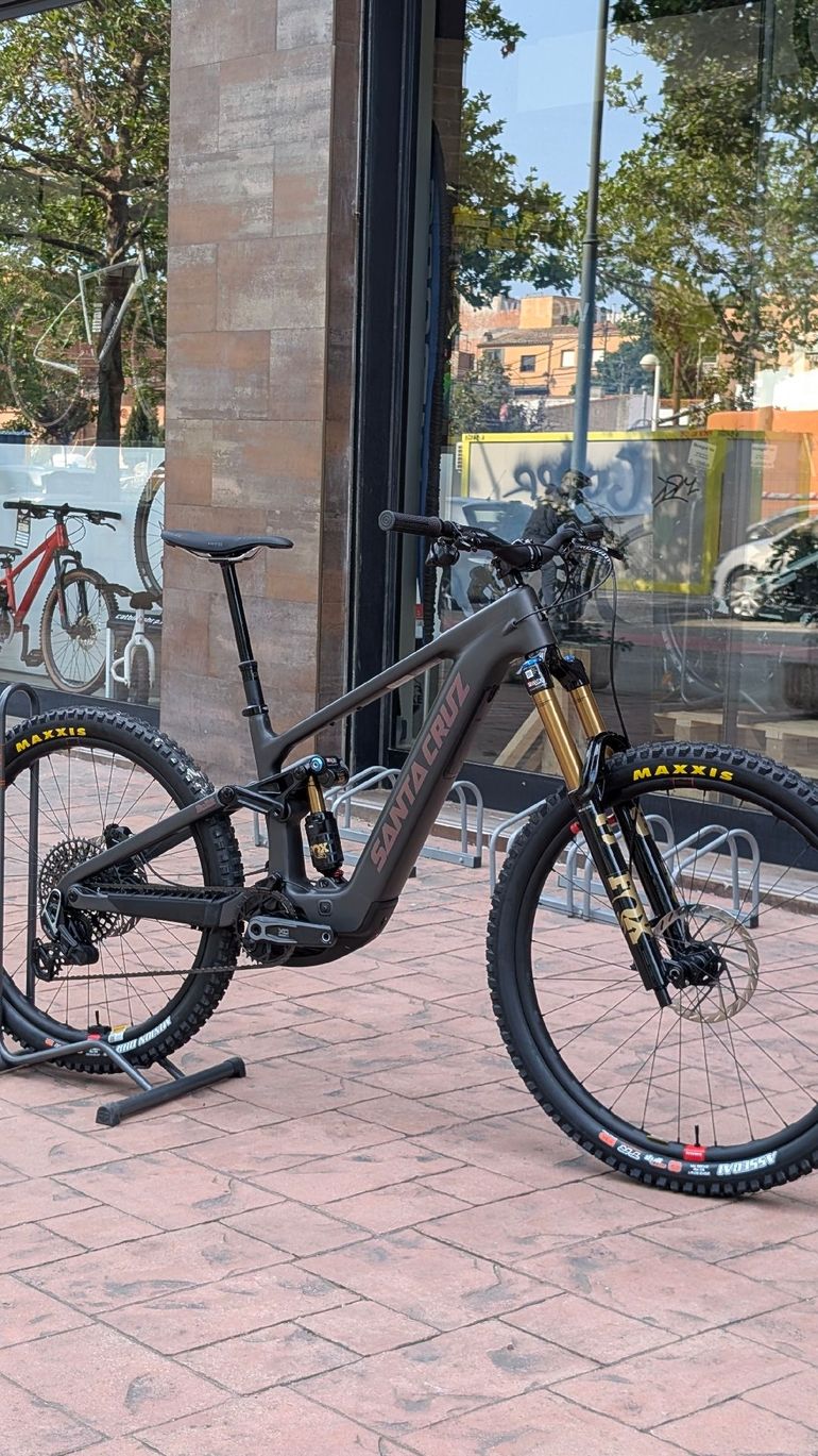Used Santa Cruz Bullit X0 AXS RSV 2027 2027 Mountainbike, Light Gray, 29, 27.5 — image 1 of 3