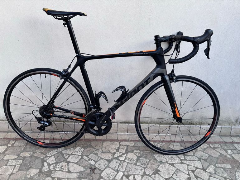 Used Giant TCR Advanced Pro 1 2017 2017 Road & Gravel — image 1 of 3