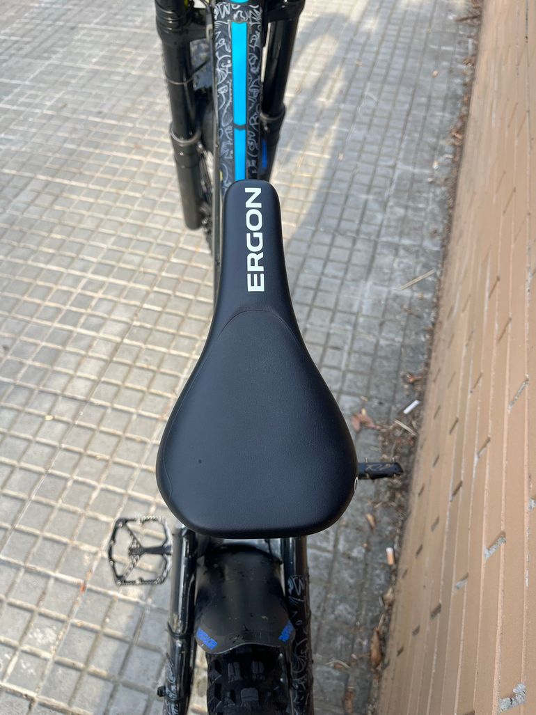 Used Giant Glory SRAM GX DH 2019 Mountainbike — image 8 of 11