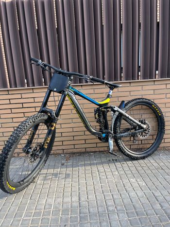Used Giant Glory SRAM GX DH 2019 Mountainbike — image 9 of 11
