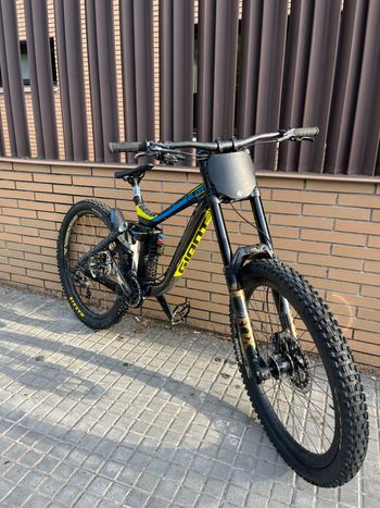 Used Giant Glory SRAM GX DH 2019 Mountainbike — image 4 of 11