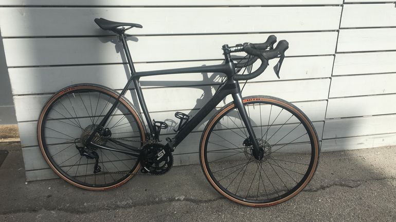 Used Cannondale Synapse Carbon Disc 105 SE 2019 2019 Road & Gravel, Grigio chiaro — image 1 of 3