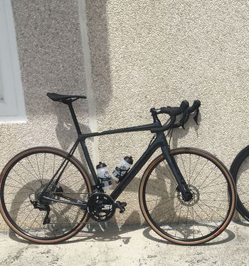 Used Cannondale Synapse Carbon Disc 105 SE 2019 2019 Road & Gravel, Grigio chiaro — image 2 of 3