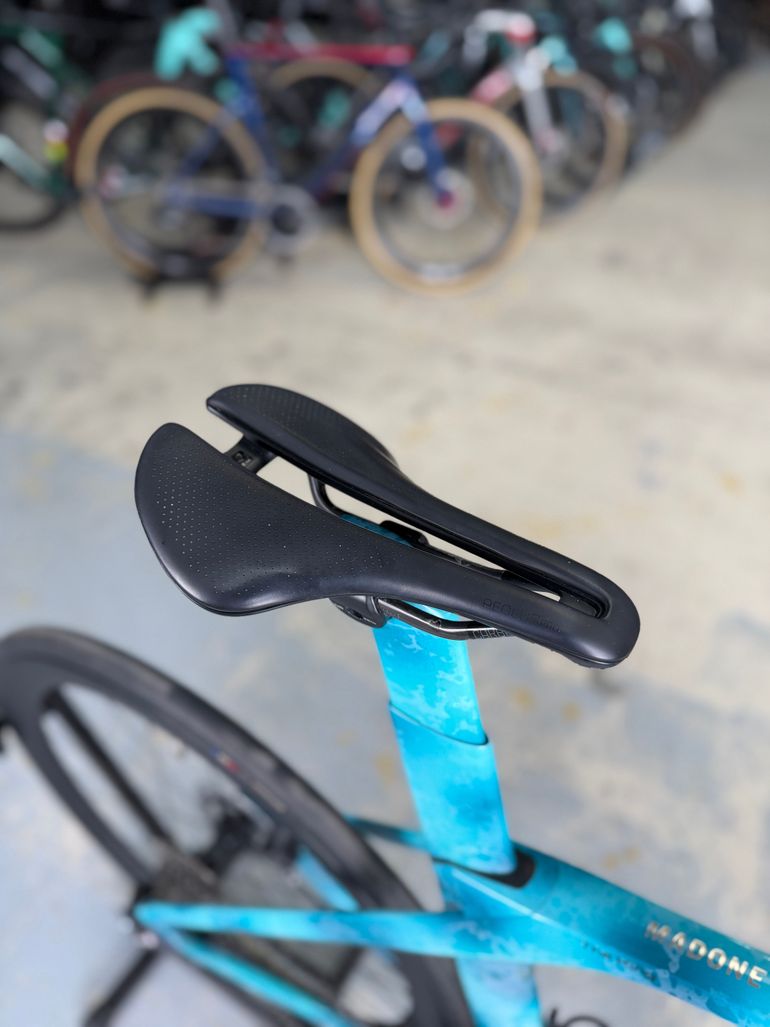 Used Trek Madone SLR Di2 Carbon 2023 Road & Gravel — image 18 of 28