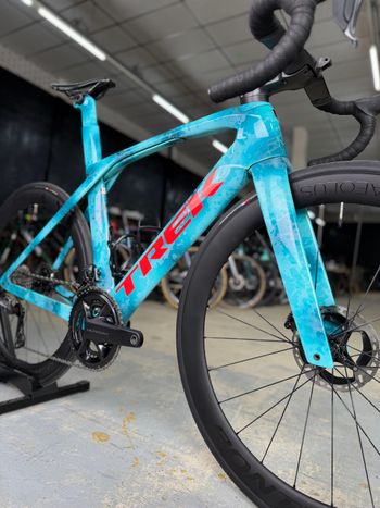 Used Trek Madone SLR Di2 Carbon 2023 Road & Gravel — image 4 of 28