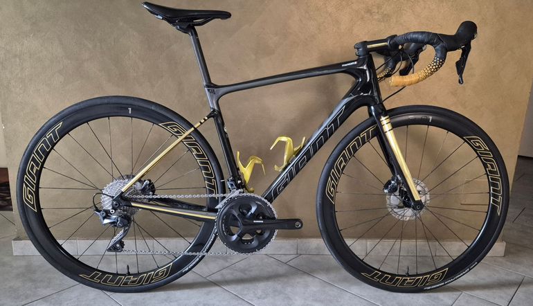 Used Giant Defy, Advanced 1 2021 2021 Road & Gravel — image 1 of 11