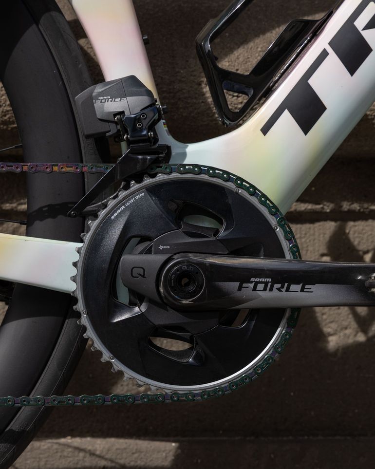 Used Trek Madone SLR 7 eTap Gen 7 2023 2023 Road & Gravel — image 2 of 14