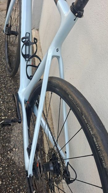 Used Scott Addict 50 2025 2025 Road & Gravel, Hellgrau — image 9 of 12